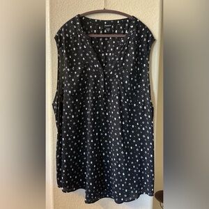 torrid Black Sleeveless V-Neck Skull Print Top